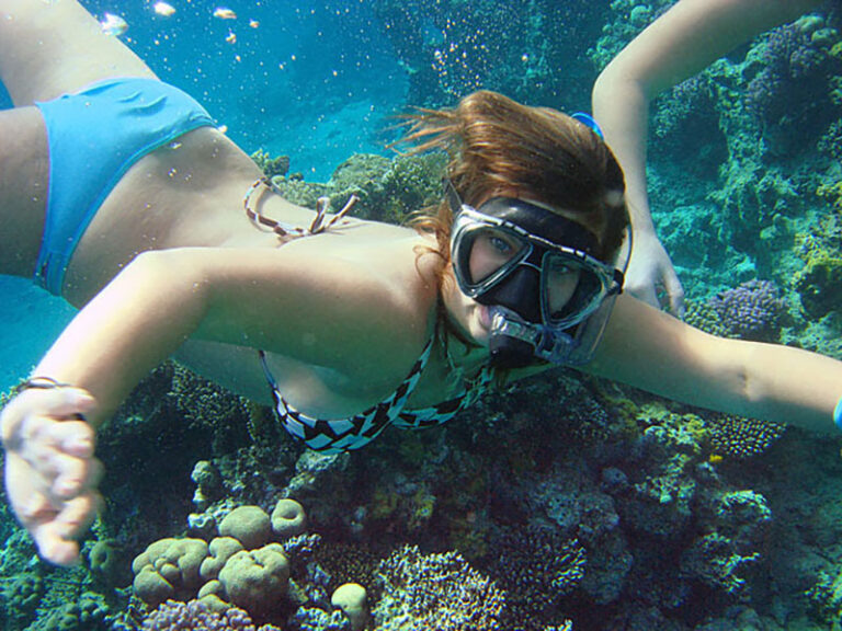Snorkeling – wszystko co musisz wiedzieć o nurkowaniu z fajką